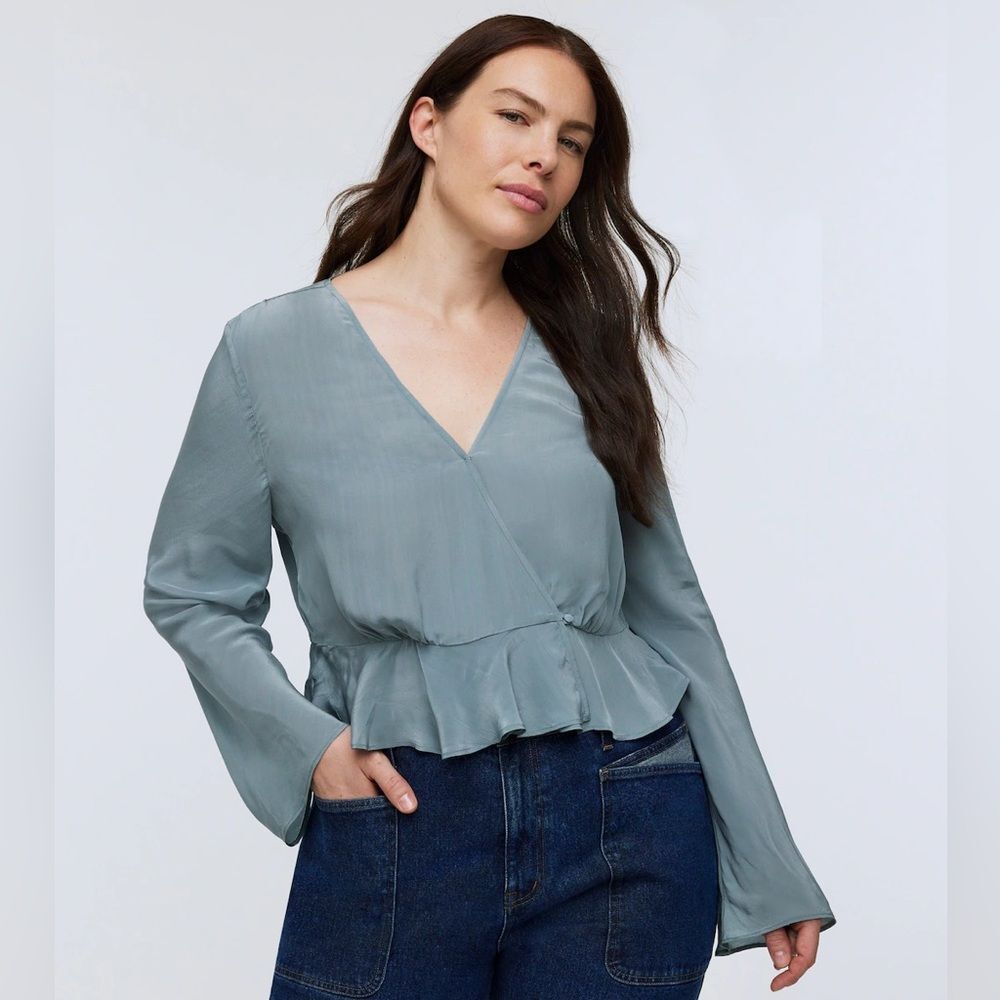 Madewell NWT Bell Sleeve Wrap Top Size 6 in Faded River